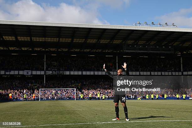 Tim Howard of Everton waves to supporters after the Barclays Premier League match between Everton and Norwich City at Goodison Park on May 15, 2016...