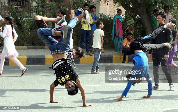 People participate on the Raahgiri Day, organised by the Gurgaon administration along with support from EMBARQ India, Pedal Yatris, NMT group, the...