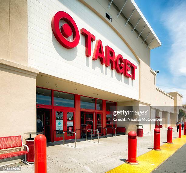 Convenience Store Front Door Photos and Premium High Res Pictures ...