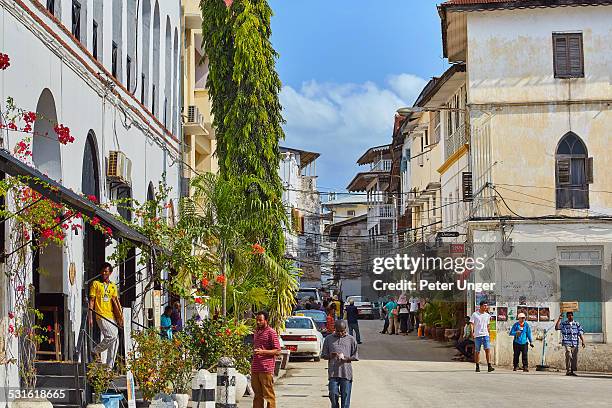 backstreets of stone town, zanzibar - stone town imagens e fotografias de stock