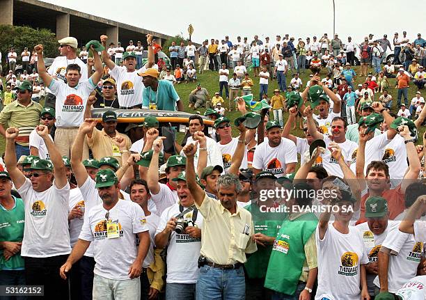 Miles de agricultores protestan delante del Congreso Nacional contra la politica agraria del gobierno y la alta tasa de interes cobrada por los...