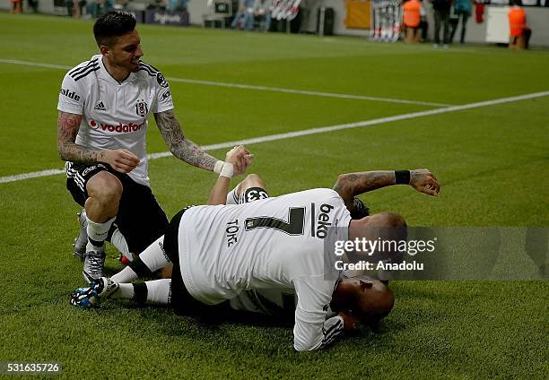 Mario Gomez of Besiktas celebrates his score with his team mates during the Turkish Spor Toto Super Lig soccer match between Besiktas JK and...