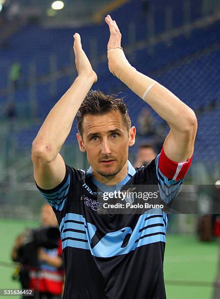 Miroslav Klose of SS Lazio greets the fans ahead his farewell match before the Serie A match between SS Lazio and ACF Fiorentina at Stadio Olimpico...