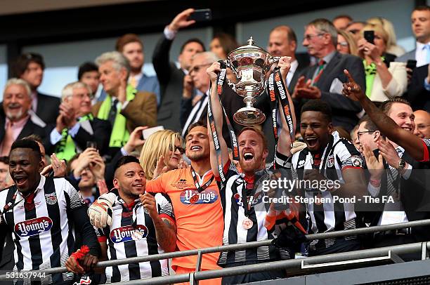 Craig Disley of Grimsby Town lifts the trophy with team mates during the Vanarama Football Conference League: Play Off Final match between Forest...