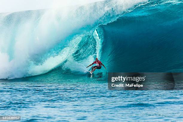 surfer kelly slater surfing 2014 billabong pro tahiti - big wave surfing stock pictures, royalty-free photos & images