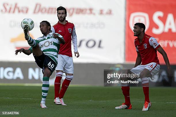 Sporting's Portuguese forward Gelson Martins in action with Braga's Portuguese midfielder Rafa Silva and Braga's Brazilian defender Djavan during the...