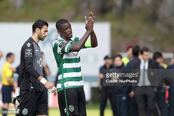 Sporting's Portuguese midfielder William Carvalho and Sporting's Portuguese goalkeeper Rui Patr��cio reacts after end of game during the Premier...