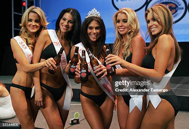 The five finalists Stacie Burns, Ambar Martinez, Miss Hooters International 2005 Anna Burns, Sarah Coggin, Beverly Mullins pose at the 2005 Hooters...