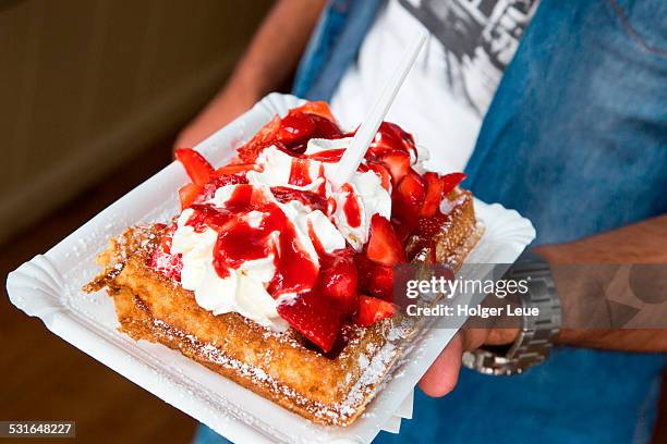 gaufre waffle with cream and fresh strawberries - antwerpen belgien bildbanksfoton och bilder