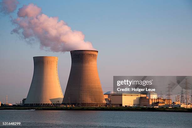 doel nuclear power station on scheldt river - kühlturm stock-fotos und bilder