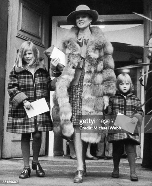 Paulene Stone, the widow of late actor Laurence Harvey, arrives at his memorial service at St Paul's in Covent Garden with her daughters Sophie and...