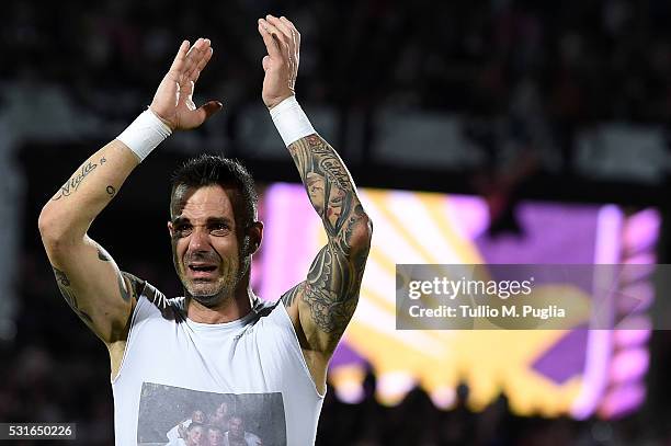 Stefano Sorrentino, goalkeeper of Palermo, greets supporters winning the Serie A match between US Citta di Palermo and Hellas Verona FC at Stadio...