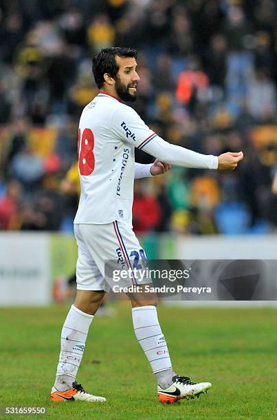 Mauricio Victorino of Nacional gestures during a match between Peñarol and Nacional as part of Torneo Clausura 2016 at Centenario Stadium on May 15,...