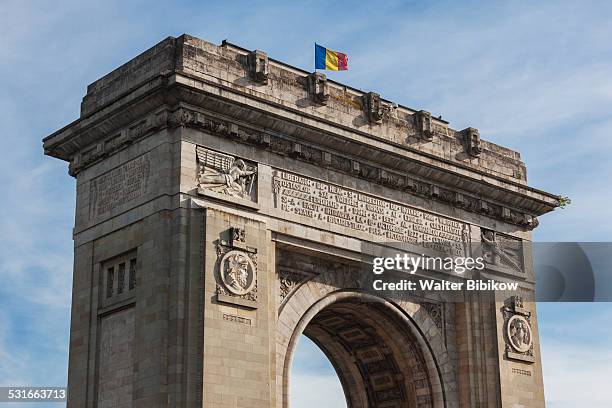 romania, bucharest, exterior - bandeira da roménia imagens e fotografias de stock