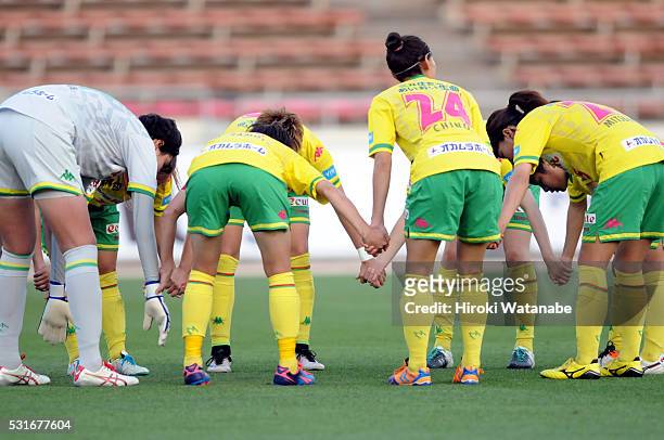 United Chiba players form a huddle during the Nadeshiko League match between Urawa Red Diamonds Ladies and JEF United Chiba Ladies at the Urawa...