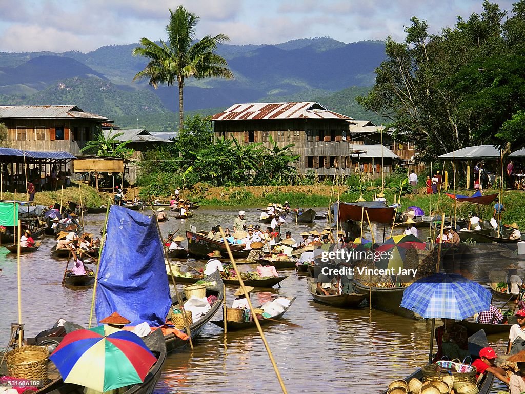 Inle Lake floating market