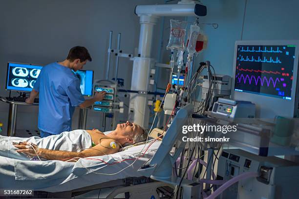 patient in operating theatre - icu stockfoto's en -beelden