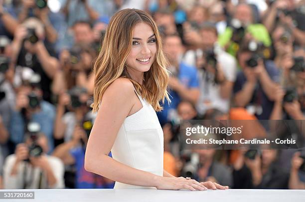 Ana de Armas attends the "Hands Of Stone" photocall during the 69th annual Cannes Film Festival at the Palais des Festivals on May 16, 2016 in...