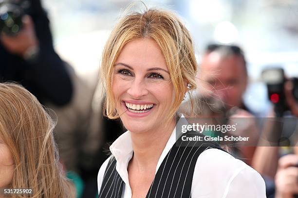 Julia Roberts attends the "Money Monster" photocall during the 69th annual Cannes Film Festival at the Palais des Festivals on May 12, 2016 in...