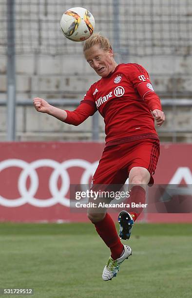 Melanie Behringer of Bayern Muenchen kicks the ball during the women Bundesliga match between FC Bayern Muenchen and 1899 Hoffenheim at Stadion an...