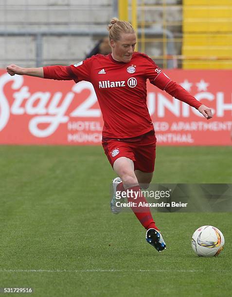 Melanie Behringer of Bayern Muenchen kicks the ball during the women Bundesliga match between FC Bayern Muenchen and 1899 Hoffenheim at Stadion an...