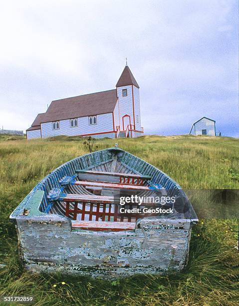 a decrepit boat in a field - newfoundland and labrador stock pictures, royalty-free photos & images