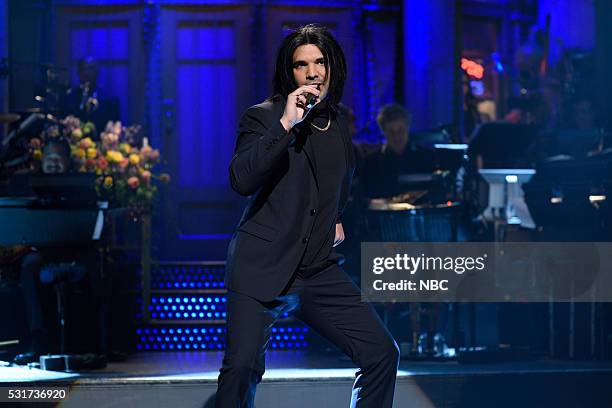 Snl Script Drake 134 Drake Saturday Night Live Stock Photos, High-Res Pictures, and ...