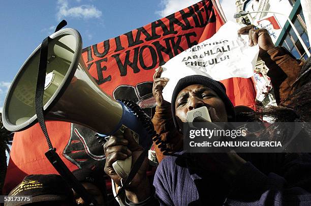 Cape Town, SOUTH AFRICA: Several hundreds of people, from Khayelitsha, one South Africa's biggest townships, Vrygrond, Valahalla park, Crossroads,...