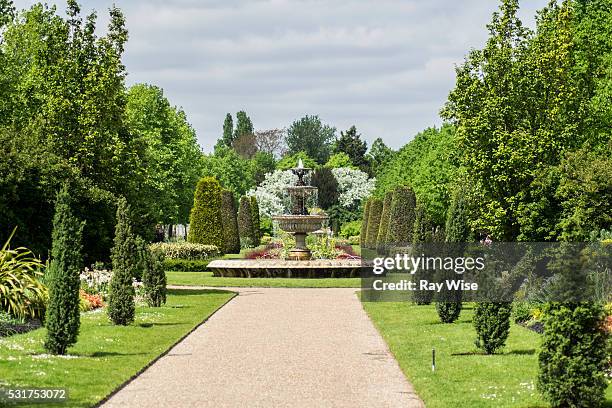 regents park fountains - regents park stock pictures, royalty-free photos & images