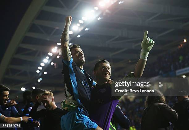 Ross Wallace and Keiren Westwood of Sheffield Wednesday celebrate with team mates after the Sky Bet Championship Play Off semi final second leg match...