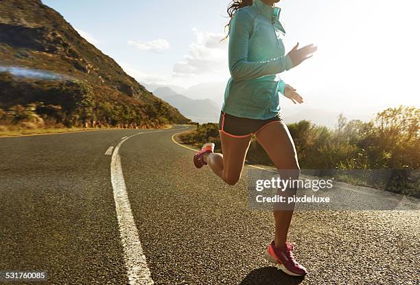 ejecutar el mundo - carrera de carretera fotografías e imágenes de stock