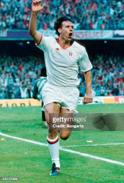 Marco Van Basten of AC Milan celebrates after he scored the 2nd goal during the European Cup Final match against Steaua Bucuresti at Nou Camp in...