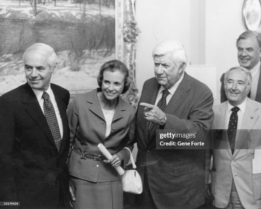 Judge Sandra Day O'Connor is shown round the US Capitol by speaker ...
