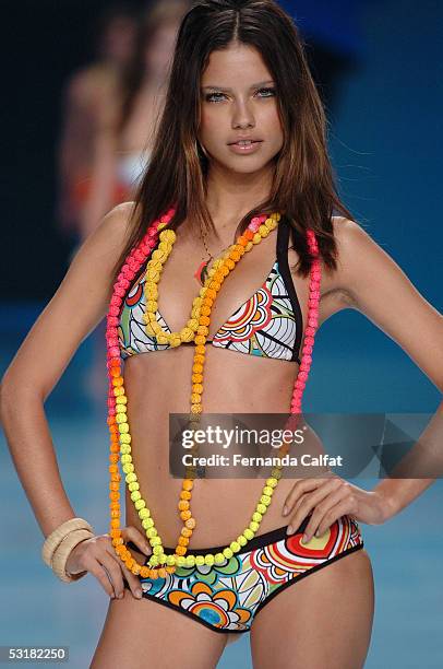 Model Adriana Lima walks down the runway at the Movimento Summer 2006 fashion presentation during Sao Paulo Fashion Week July 1, 2005 in Sao Paulo,...