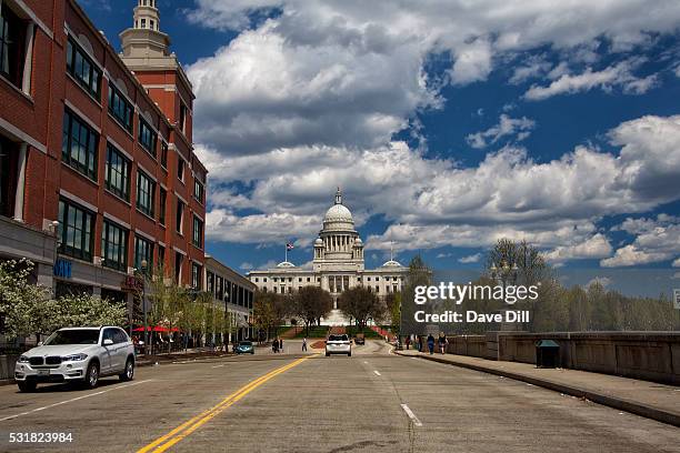 the road to the rhode island state house - rhode island state house stock pictures, royalty-free photos & images