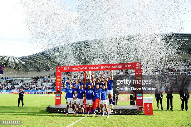 Joy for Samoa who win the HSBC PARIS SEVENS tournament at Stade Jean Bouin on May 15, 2016 in Paris, France.