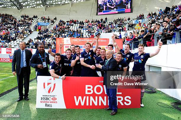 Scotland win the Bowl at the HSBC PARIS SEVENS tournament at Stade Jean Bouin on May 15, 2016 in Paris, France.