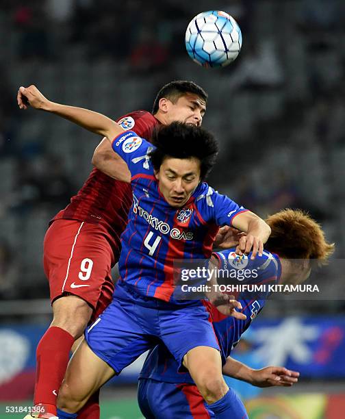 China's Shanghai SPIG forward Elkeson de Oliveira Cardoso fights for the ball with Japan's FC Tokyo midfielder Hideto Takahashi during the AFC...