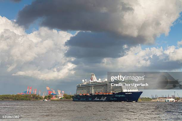 hamburg, elbe mit tui mein schiff 4 - tui ag stock-fotos und bilder