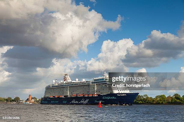 hamburg, elbe mit tui mein schiff 4 - tui ag stock-fotos und bilder