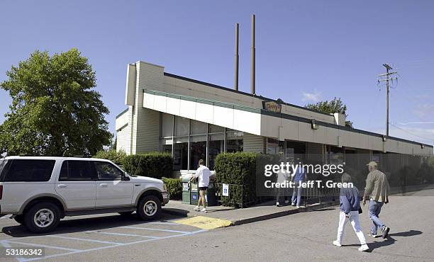 Customers walk into Denny's Restaurant on 4th Avenue, July 2, 2005 in Coeur d' Alene, Idaho. Joseph E. Duncan III a registered sex offender from...