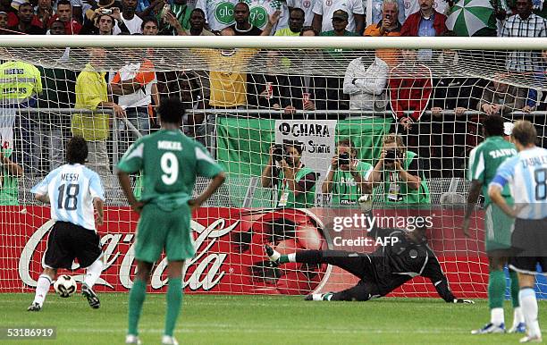 Argentina's Lionel Messi scores against Nigeria during the final football match for the FIFA World Youth Championship in Utrecht, Netherlands, 02...