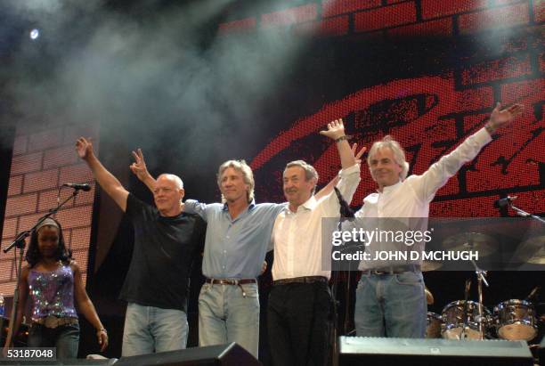 London, UNITED KINGDOM: Pink Floyd salute an audience for the first time in 24 years at the Live 8 concert in Hyde Park, London 02 July 2005. AFP...