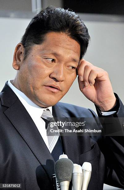 Former baseball player Kazuhiro Sasaki speaks to media reporters after his court appearance for seeking leniency for Kazuhiro Kiyohara on May 17,...