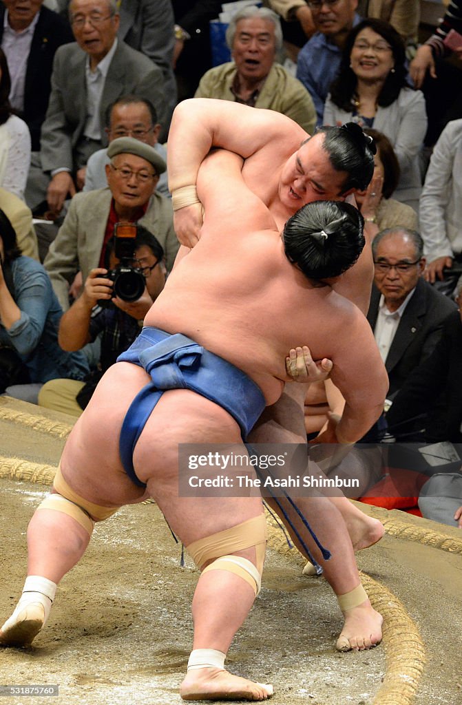 Grand Sumo Summer Tournament - Day 10