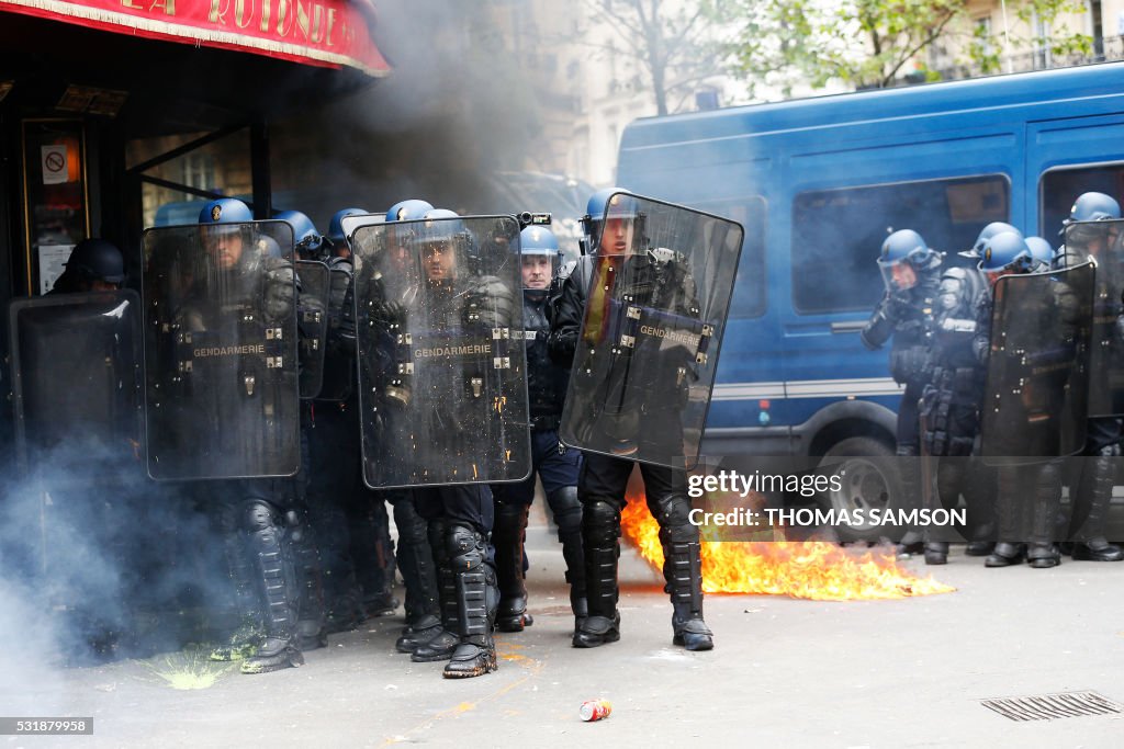 TOPSHOT-FRANCE-LABOUR-POLITICS-DEMO