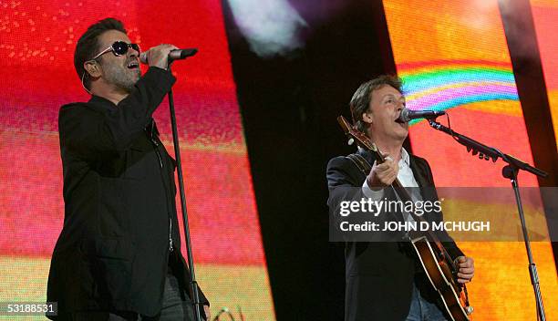 London, UNITED KINGDOM: George Michael and Paul McCartney perform during the Live 8 concert for Africa in Hyde Park in London 02 July 2005....