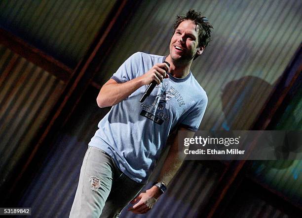 Dane Cook Smiling Comic Dane Cook Photos and Premium High Res Pictures - Getty Images