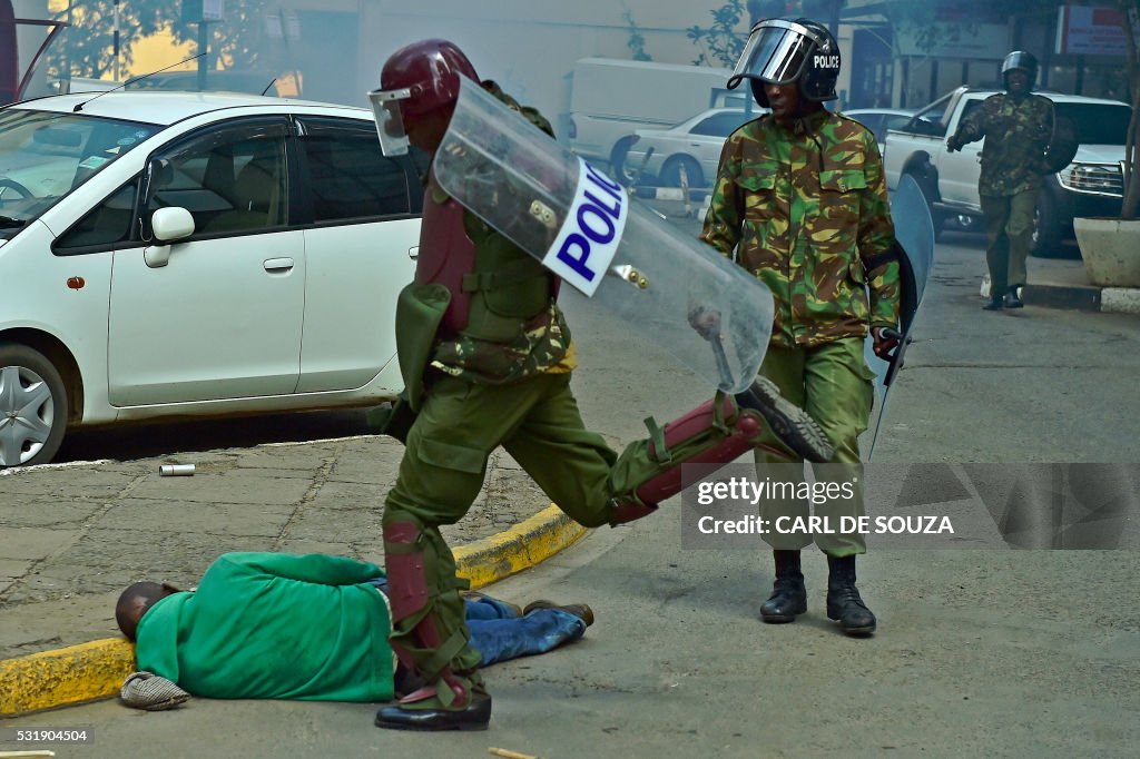 TOPSHOT-KENYA-POLITICS-UNREST-POLICE