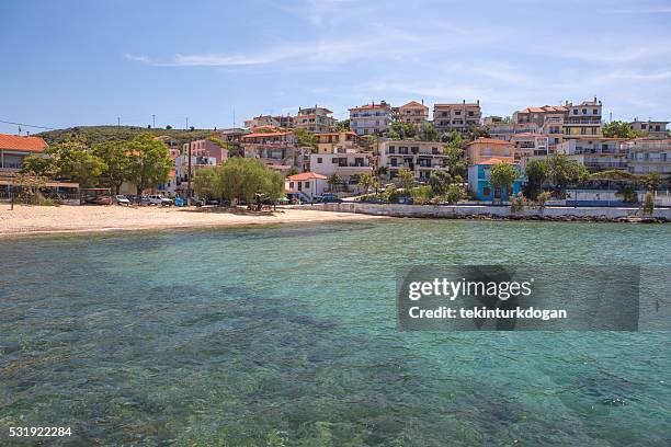 skala marion aldea playa de la isla en grecia thassos kavala - skala greece fotografías e imágenes de stock